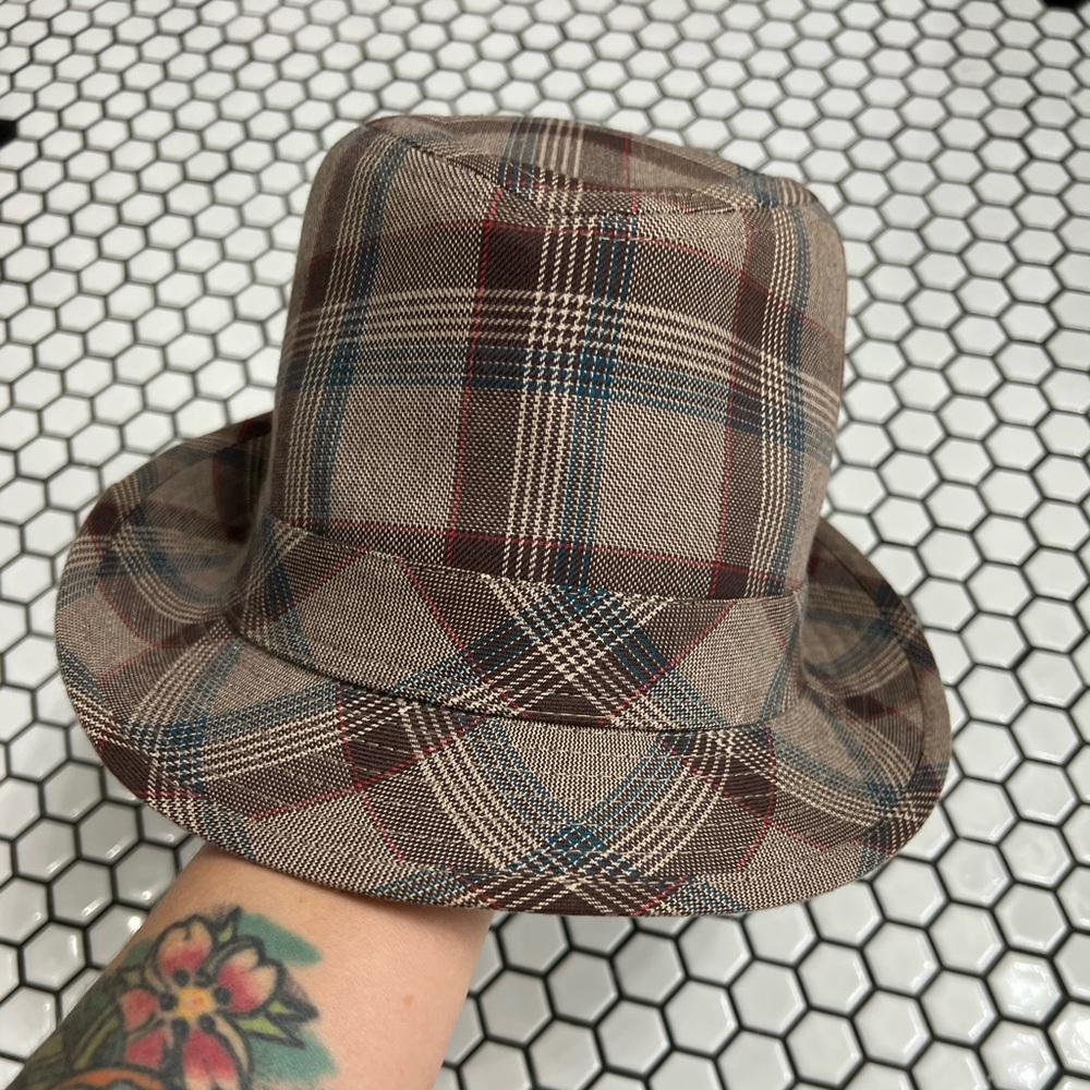 Decree hat size small